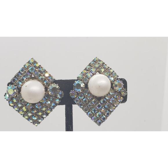 Vintage AB Aurora Borealis Rhinestone Clip On Earrings Faux Pearl Center 50s 60s - Picture 9 of 13